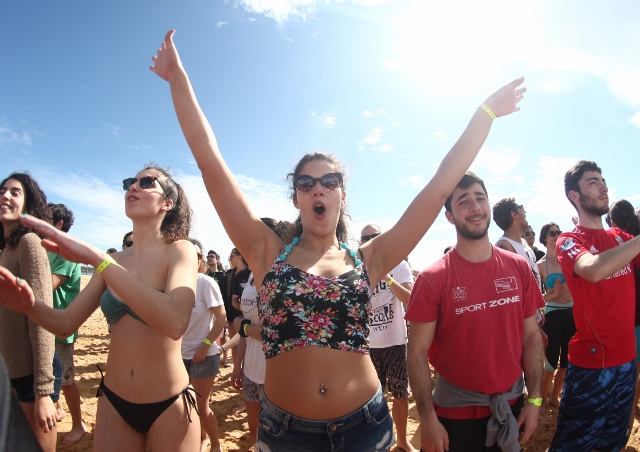 Thumbnail da galeria Gata na Praia